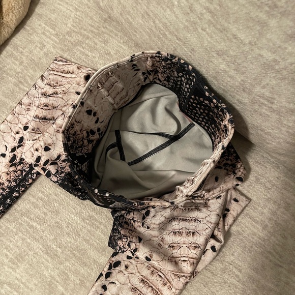 Terez pink snake xs leggings - Picture 3 of 4